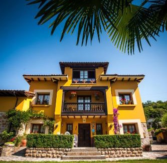 Santianes de Ola House | Family-Friendly Casa de Aldea Riosol with a 9.5 Rating