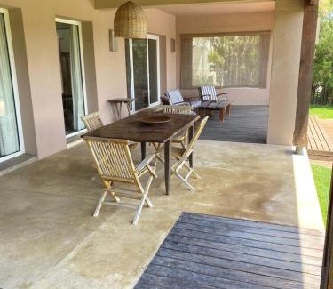 Necochea House | Elegant Casa De Alta Categoría with Pool Near the Beach