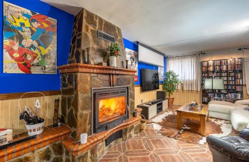 Illora Villa | Relax at Casa de Amigos La Latina: Pool & Hot Tub Oasis
