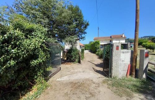 Beijos House | Discover Casa de Andrães - Glicíneas: Family & Pet Friendly