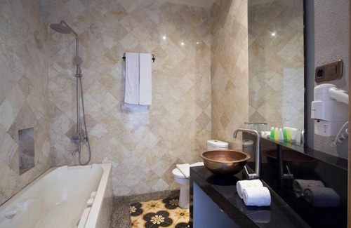 Cigadung House | Pet-Friendly Getaway at Casa De Apple with Breakfast Included