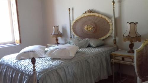 Almeirim House | Experience Casa De Besteiros: Oceanfront with Pool & Dining