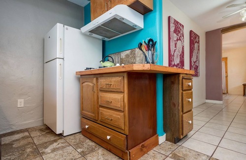Truth or Consequences House | Vibrant Casa de Colores: 1 Bed with Pool and Spa