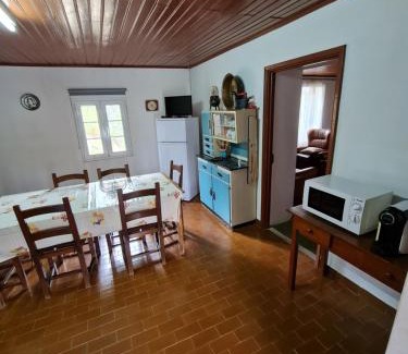 Salsas House | Pet-Friendly Retreat at Casa de Cabecinho - 4 Star Gem