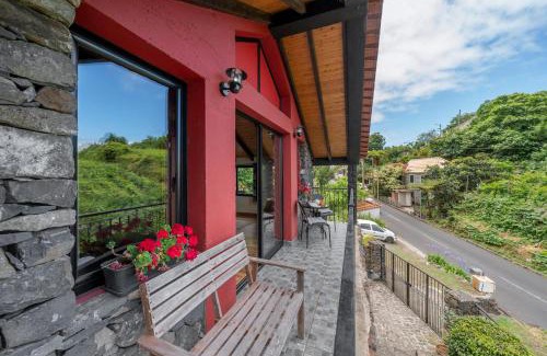 Arco de Sao Jorge House | Inviting Casa de Campo Arco de São Jorge with Hot Tub Access