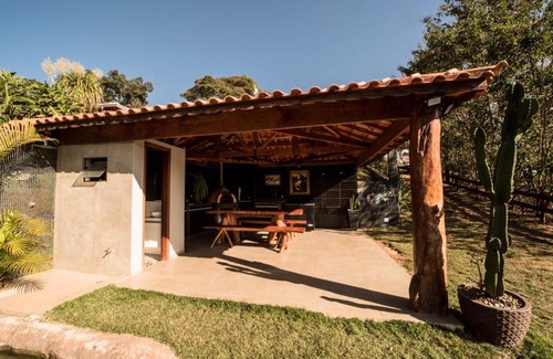 Sao Lourenco House | Experience Casa de Campo with Enchanting Waterfall Oasis