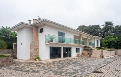 Balsa Nova House | Discover Casa de Campo: Poolside Getaway for Families