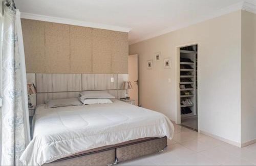 Balsa Nova House | Discover Casa de Campo: Poolside Getaway for Families