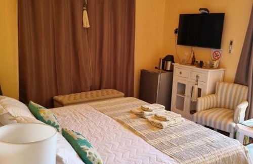 Tres Capones House | Relax at Casa de campo Doña Ana: Pet-Friendly Retreat