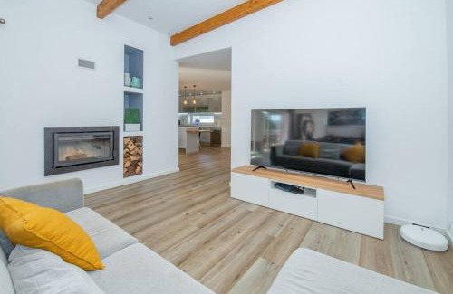 Aiana de Cima House | Experience Casa de Campo e Praia with Oceanfront Views