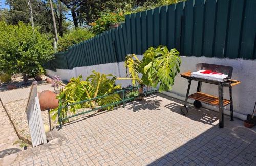 Charneca da Cotovia House | Pet-Friendly Casa de Campo in Sesimbra with Pool Access