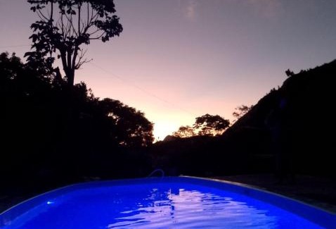 Araras House | Cozy Casa de Campo: Pet-Friendly Retreat with Pool