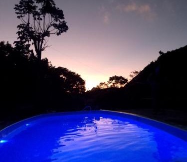 Araras House | Cozy Casa de Campo: Pet-Friendly Retreat with Pool