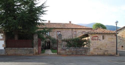 Naveda Apartment | Family-Friendly Retreat at Casa de Campoo with Pet Amenities
