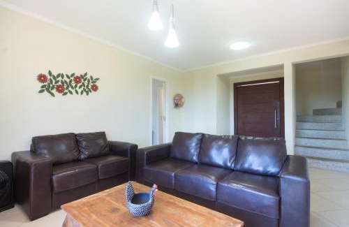 Joao Fernandes House | Relax at Casa De Carlos: Pet-Friendly Oceanfront Retreat