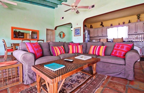 Las Conchas House | Casa de Carolina: Beachfront Bliss with High-Speed WiFi