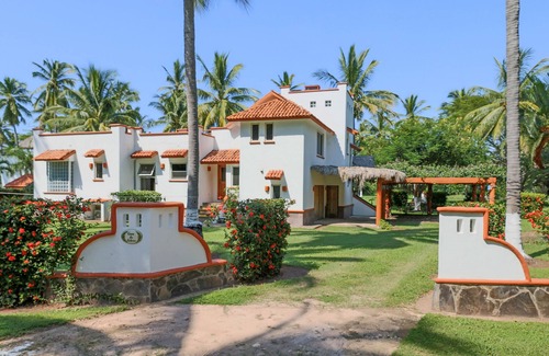 Platanitos House | Experience Casa de Colores: Oceanfront Bliss Awaits You