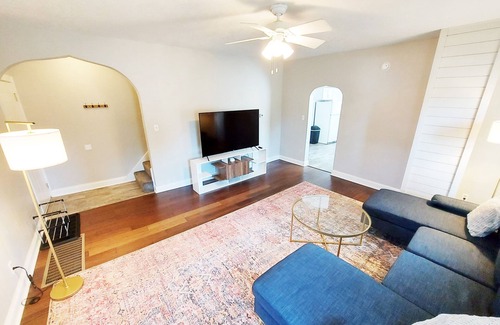 Columbia City Apartment | Pet-Friendly Retreat at Casa de Columbia with Breakfast