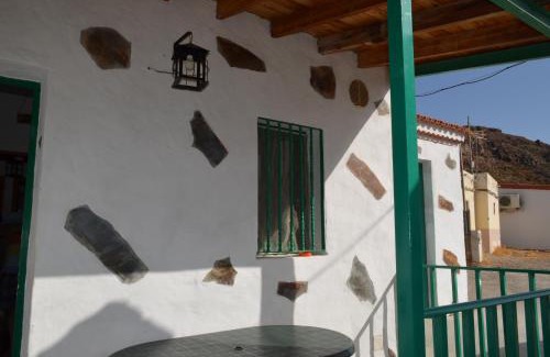 San Bartolome de Tirajana House | Oceanfront Haven: Casa de Diego y Mela with Pool Access