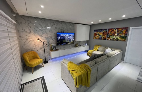 La Joya House | Discover CASA DE DISEÑADOR: Oceanfront Escape Awaits