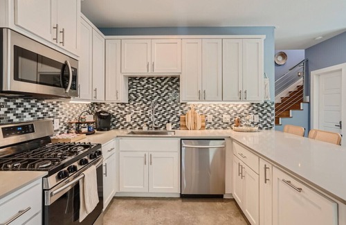 St. John - Coronado Hills House | Casa de Ellie J: Ideal Retreat Near Downtown with Breakfast