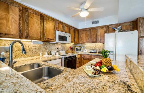Kailua-Kona Apartment | Exceptional Casa De Emdeko 336: Pool & Family-Friendly Stay