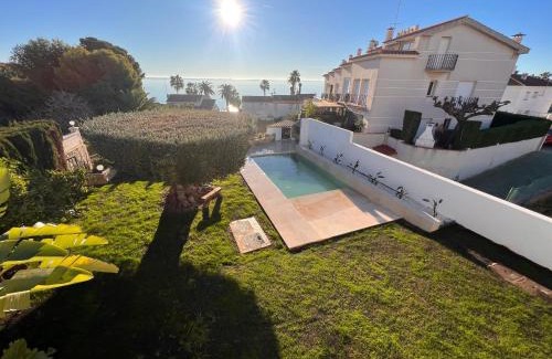 Sant Carles de la Rapita Villa | Elegant Oceanfront Retreat at Casa de vacaciones en La Ràpita