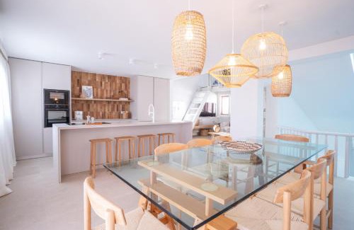 Sant Carles de la Rapita Villa | Elegant Oceanfront Retreat at Casa de vacaciones en La Ràpita