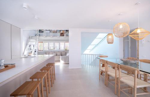 Sant Carles de la Rapita Villa | Elegant Oceanfront Retreat at Casa de vacaciones en La Ràpita