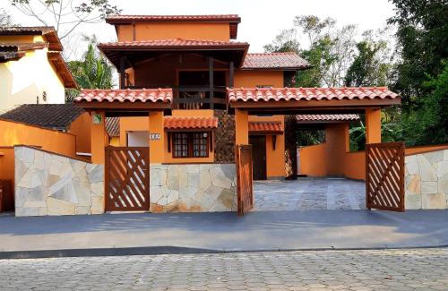 Mococa House | Unwind at Casa de férias: 4-Star Oceanfront Retreat