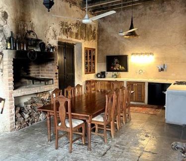 Centro Villa | Casa de Flaco: 4-Star Family-Friendly Retreat with Pool