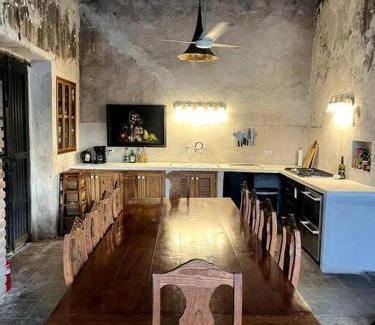Centro Villa | Casa de Flaco: 4-Star Family-Friendly Retreat with Pool