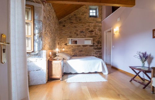 Monfero House | Tranquil Retreat: Casa de Graña de Acea with Spa & Dining