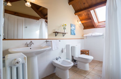 Monfero House | Tranquil Retreat: Casa de Graña de Acea with Spa & Dining