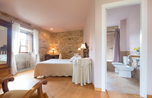 Monfero House | Tranquil Retreat: Casa de Graña de Acea with Spa & Dining