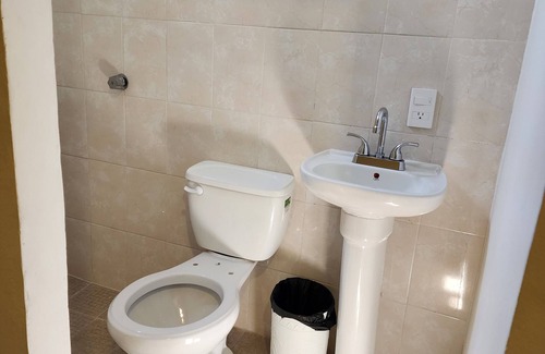 Salina Cruz Hotel | Budget-Friendly Stay at Casa de Huéspedes Juanita
