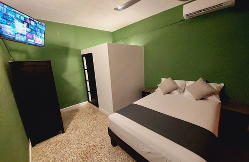 Salina Cruz Hotel | Budget-Friendly Stay at Casa de Huéspedes Juanita