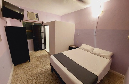 Salina Cruz Hotel | Budget-Friendly Stay at Casa de Huéspedes Juanita