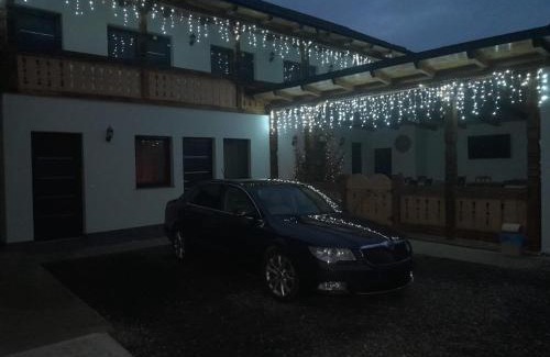 Sighetu Marmatiei House | Family-Friendly Retreat at Casa de lângă pădure