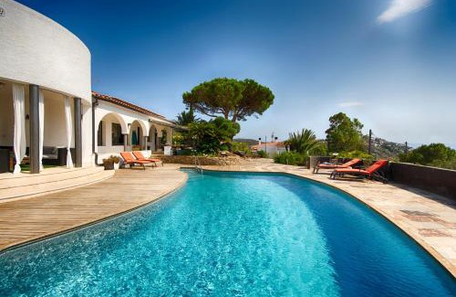 Roses Town Center Bed & Breakfast | Unforgettable Oceanfront Getaway at Casa de l’Albada