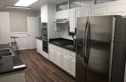 El Paso House | Casa de La Cruz: Pet-Friendly 3BR Retreat with Top Ratings