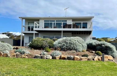 Emu Bay House | Family-Friendly Retreat at Casa de la Isla – 4-Star Escape