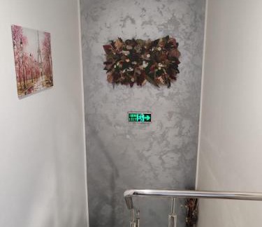 Tirgu Jiu House | Eco-Friendly Retreat: Casa de la Nuc with Hot Tub & Breakfast