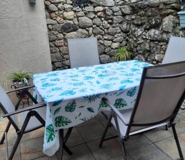 Mogarraz House | Pet-Friendly Paradise: Discover Casa de la Parra Today!