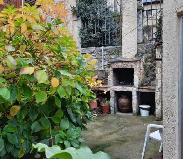Mogarraz House | Pet-Friendly Paradise: Discover Casa de la Parra Today!