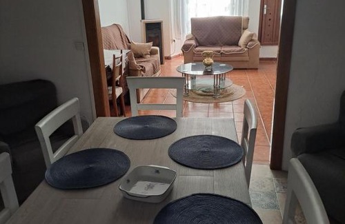 Valverde de Jucar House | Delightful Casa de La Parra: Pet & Child Friendly Stay
