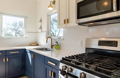 Stonewall House | Casa De La Paz: Breathtaking Views & Family-Friendly Amenities