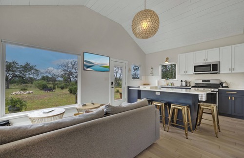 Stonewall House | Casa De La Paz: Breathtaking Views & Family-Friendly Amenities