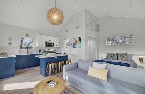 Stonewall House | Casa De La Paz: Breathtaking Views & Family-Friendly Amenities