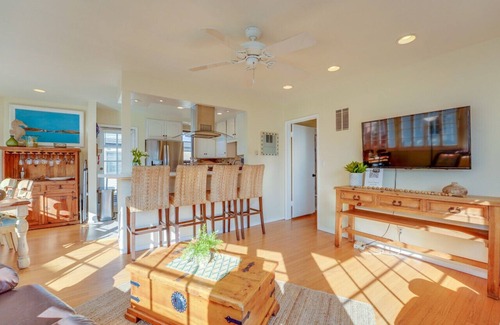 South Mission Beach Apartment | Steps to Ocean and Boardwalk with Bike Rentals & Outdoor Dining